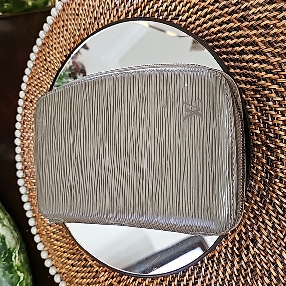 Louis Vuitton Other - LOUIS VUITTON VINTAGE EPI ZIPPY WALLET RARE FIND